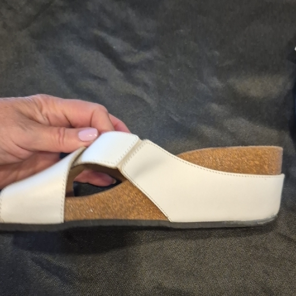 Vionic Women's Danette White Slide Wedgewith Orthoheel Technology Sandals - Picture 8 of 10